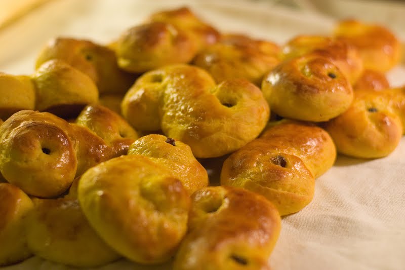 Baking Saffron buns ? Photo by Tomhe, CC BY 2.0, via Wikimedia Commons