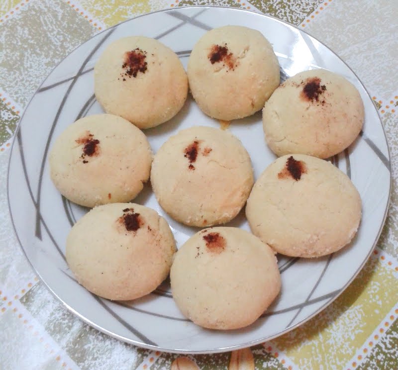 Ghribia, algerian cookie ? Photo by ??????, CC BY-SA 4.0, via Wikimedia Commons