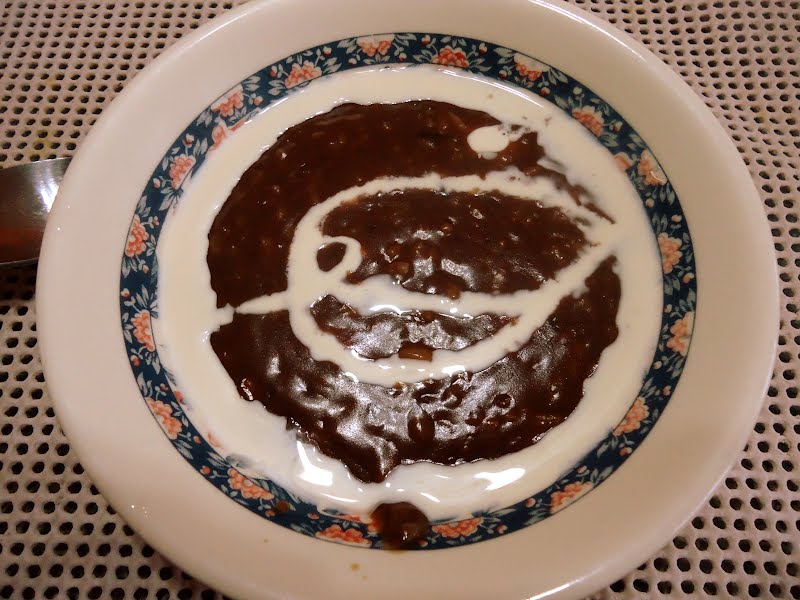 Champorado, sweet chocolate rice porridge in Philippine cuisine. ? Photo by Josh James from Imus, Philippines, CC BY 2.0, via Wikimedia Commons