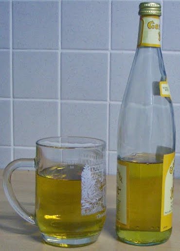 Met-Flasche und Glas ? Photo by Stahlkocher, CC BY-SA 3.0, via Wikimedia Commons