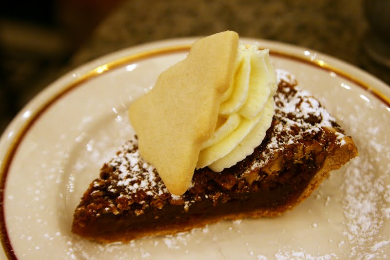 Pecan pie at Arnaud's Restaurant, New Orleans ? Photo by Quinn Dombrowski, CC BY-SA 2.0, via Wikimedia Commons
