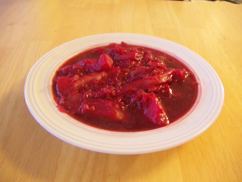 Picture of a bowl of vegetarian borscht. Ingredients: onion, garlic, potatoes, cabbage and beets with bay leafs, black pepper and bullion cubes as seasoing. Taken by Peter Isotalo 16 August 2005. ? Photo by No machine-readable author provided. Karmosin~commonswiki assumed (based on copyright claims)., CC BY-SA 3.0, via Wikimedia Commons