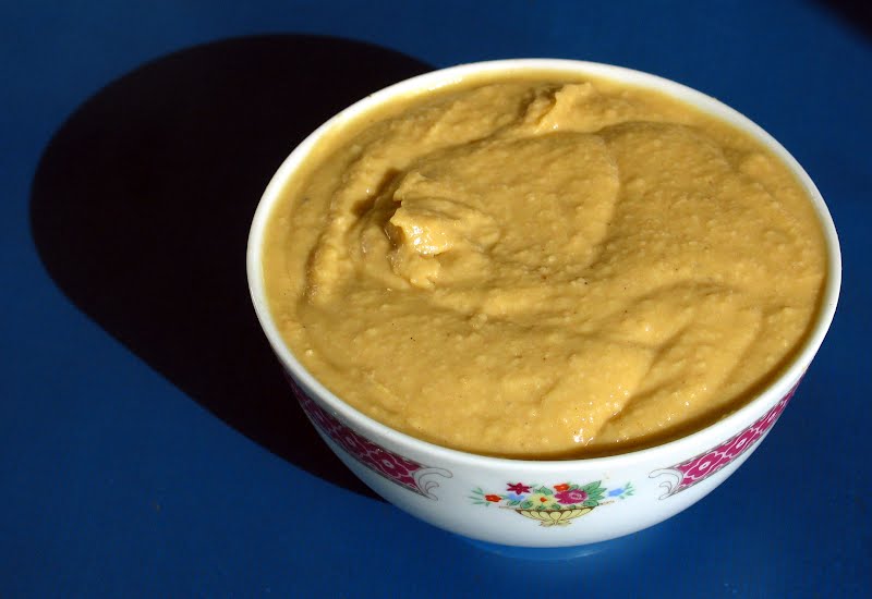 Schaaltje met hummus ? Photo by Donovan Govan., CC BY-SA 3.0, via Wikimedia Commons