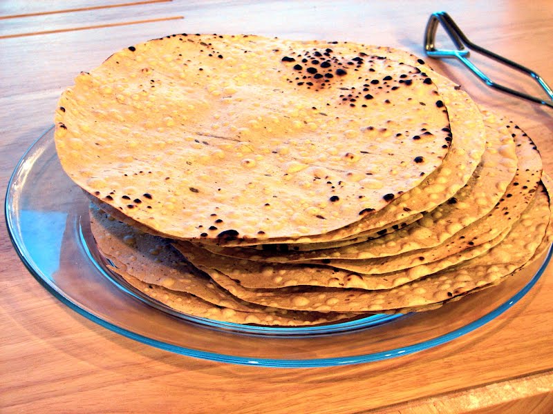 Stack of roasted papadums ? Photo by Windell H. Oskay, CC BY 2.5, via Wikimedia Commons