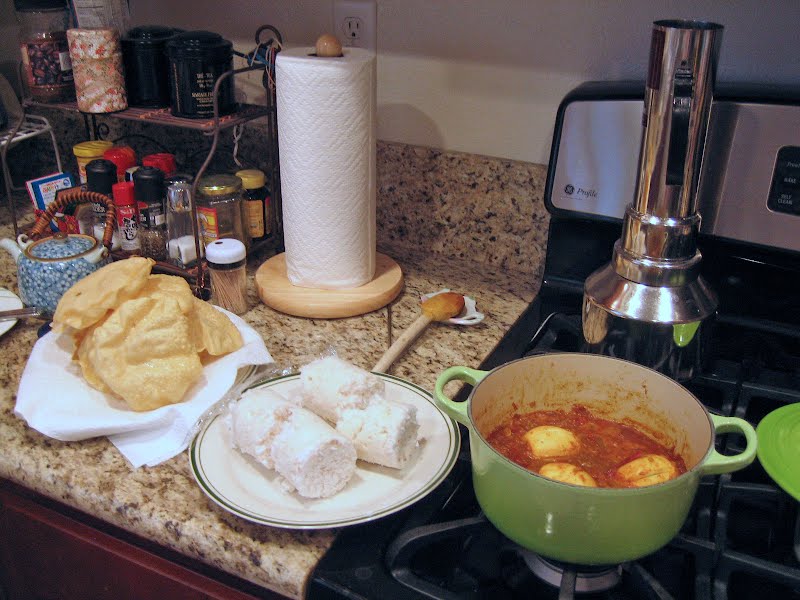 w:Puttu - A breakfast dish made of steamed moistened rice powder (center), popular in Kerala and parts of Tamil Nadu, India, and Sri Lanka. Here it is served with pappadums (left). Sis-in-law had cooked it. ? Photo by Paalappoo, Public domain, via Wikimedia Commons