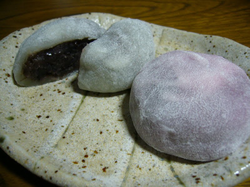 mame daifuki (soft rice cakes with red bean), in Katori ? Photo by katorisi, CC BY 3.0, via Wikimedia Commons