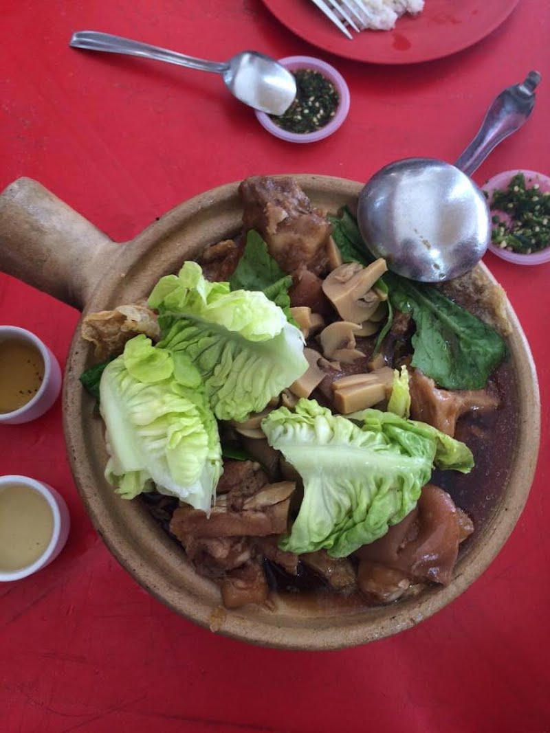 This Bah Kut Teh is another restaurant . ? Photo by Fuyong127, CC BY-SA 4.0, via Wikimedia Commons