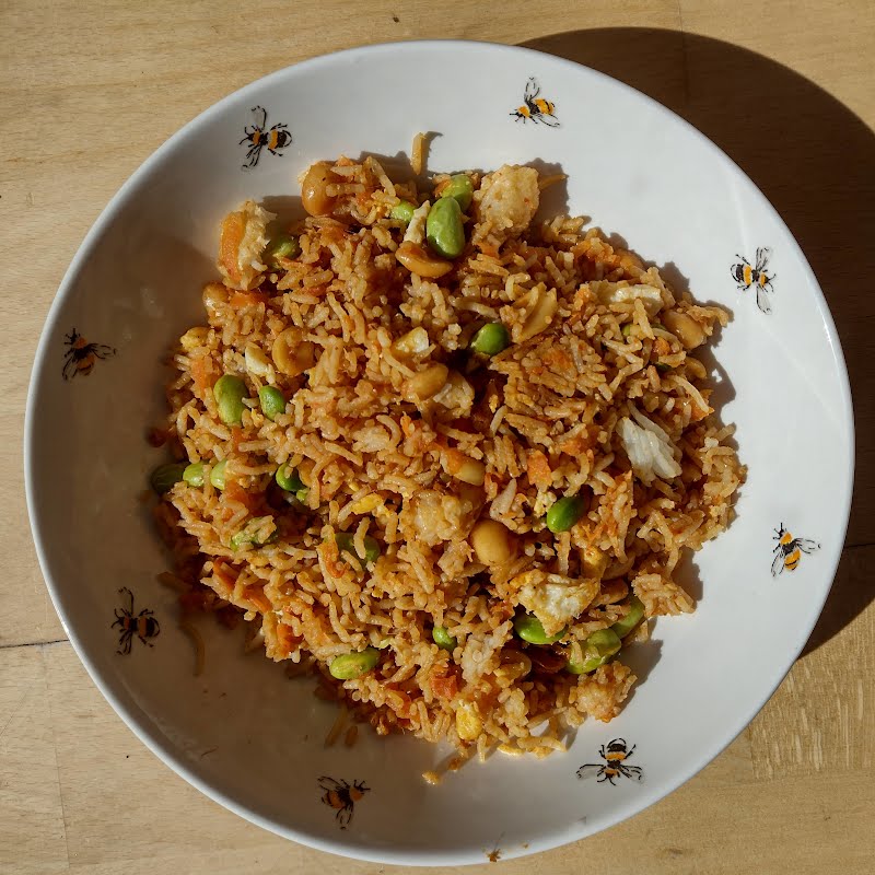 Image of a bowl of Thai style peanut fried rice with eggs, carrots, and edamame (soy beans). ? Photo by Mvolz, Public domain, via Wikimedia Commons