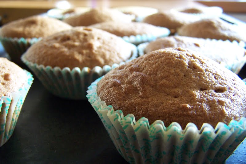 Fairy cakes on an oven tray freshly removed from the oven. ? Photo by User:Lcarsdata, CC BY-SA 3.0, via Wikimedia Commons