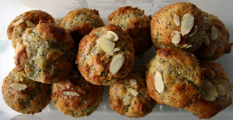 Delicious Lemon Poppy Seed Muffins all packaged up and ready to go. ? Photo by No machine-readable author provided. Ozten~commonswiki assumed (based on copyright claims)., CC BY 2.5, via Wikimedia Commons