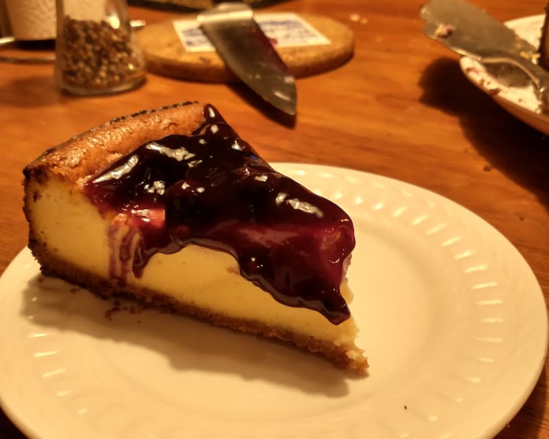 New York cheesecake ? Photo by EvanProdromou, CC BY-SA 4.0, via Wikimedia Commons