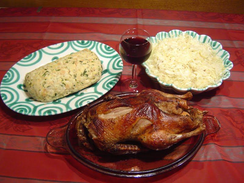 Duck_with_side_dishes ? Photo by The original uploader was Refrotsrella at English Wikibooks., CC BY-SA 3.0, via Wikimedia Commons
