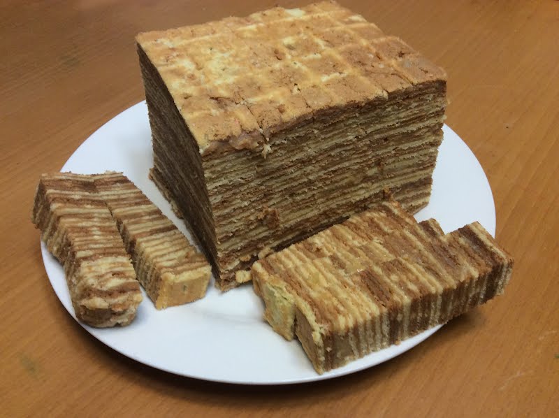 This is a waffle cake. Once cooked may be bigger as this on has been cut already. ? Photo by Red-back spider, CC BY-SA 4.0, via Wikimedia Commons