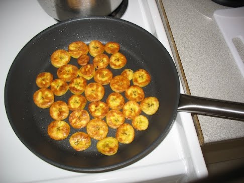 ??????? ???????? ????? (plantain) ? Photo by Dmitri Lytov, CC BY-SA 3.0, via Wikimedia Commons