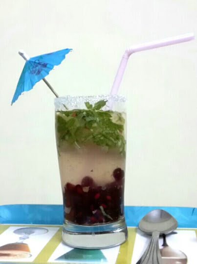 shikanji- served with pomegranate,grated apple and mint ? Photo by Kanikatwl, CC BY-SA 4.0, via Wikimedia Commons