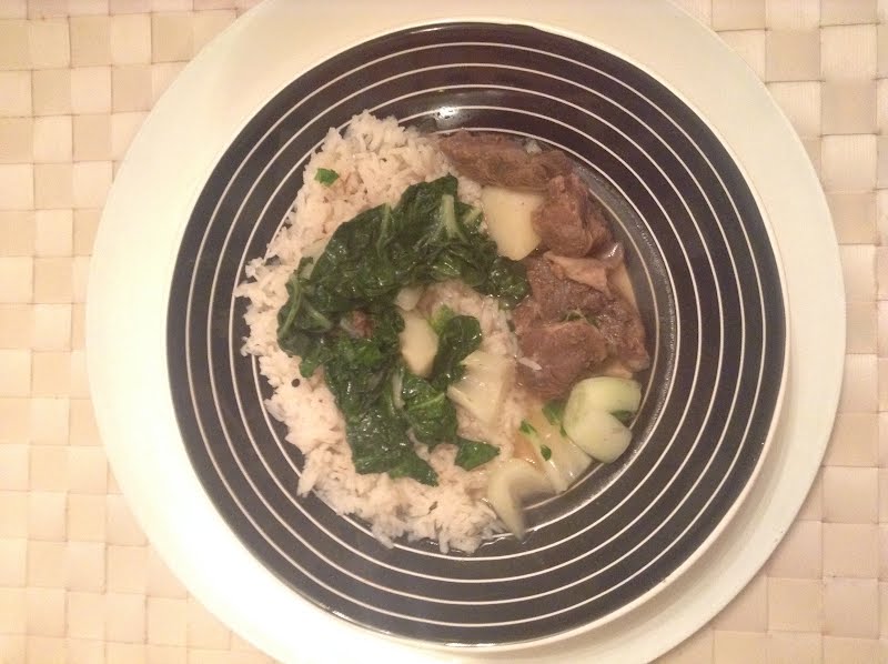 May nilagang baka sa kanin sa mangkok. ? Photo by Televido, CC BY-SA 4.0, via Wikimedia Commons
