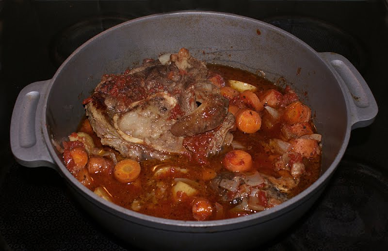 Well braised ossobuco made by Veal shank, white wine and different kind of herbs. ? Photo by Mogens Engelund, CC BY-SA 3.0, via Wikimedia Commons
