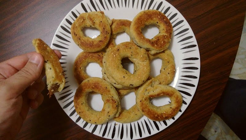 Semolina-based Ka'ak from Palestine, filled with date paste. ? Photo by ???? ????, CC BY-SA 4.0, via Wikimedia Commons