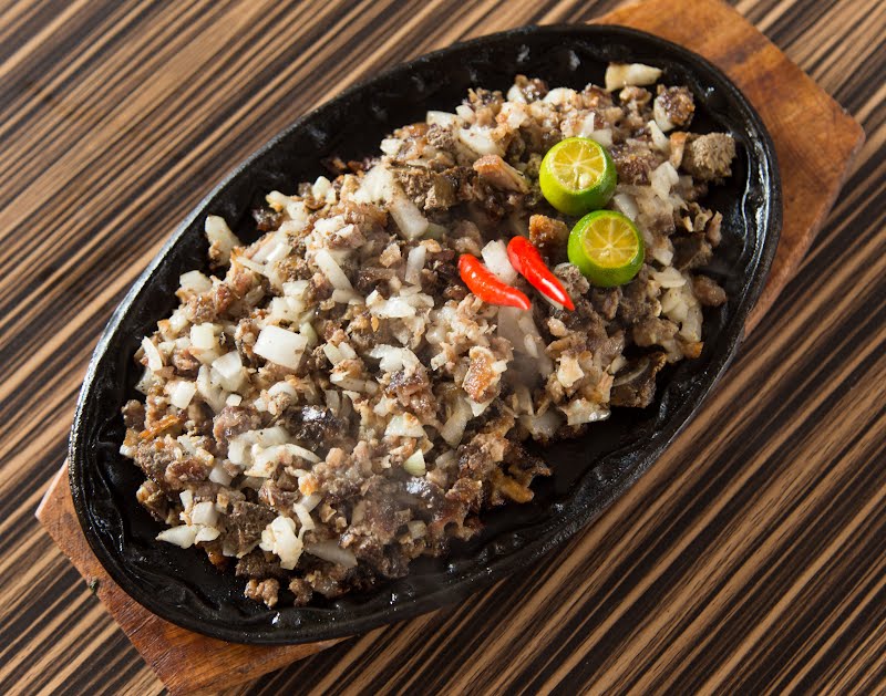 Authentic Kapampangan Sisig has no raw egg nor mayonnaise (photo by Bruno Tiotuico for the Angeles City Tourism Office) ? Photo by Joy L. Cruz, CC BY-SA 4.0, via Wikimedia Commons