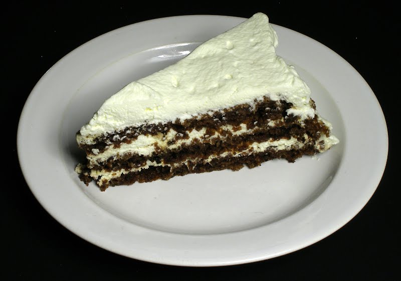 A piece of rye bread layered cake ? Photo by Nillerdk (talk), CC BY-SA 3.0, via Wikimedia Commons