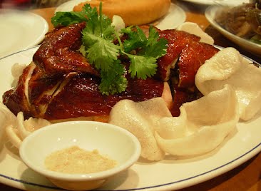 Crispy fried chicken paper fried chicken ? Photo by tissue_fleur, CC BY-SA 2.0, via Wikimedia Commons
