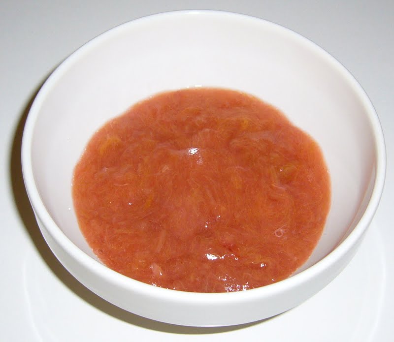 Rhubarb fool ? Photo by Aarno at English Wikibooks, CC BY-SA 3.0, via Wikimedia Commons