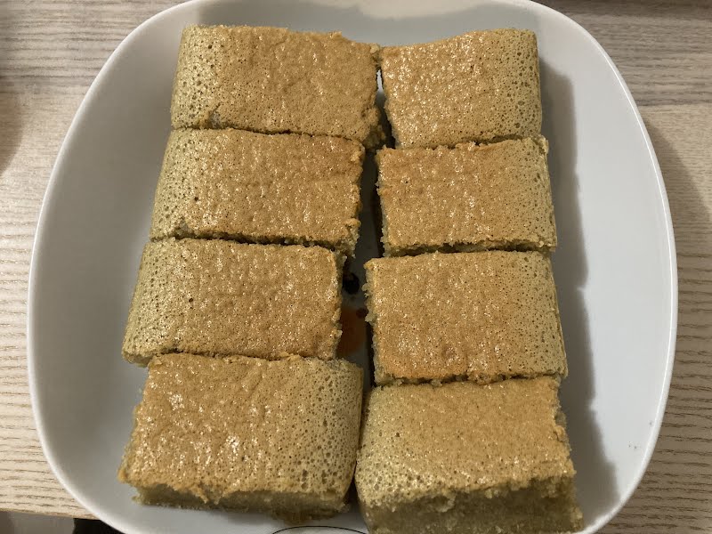 Making sponge cake at home ? Photo by Peacearth, CC BY-SA 4.0, via Wikimedia Commons