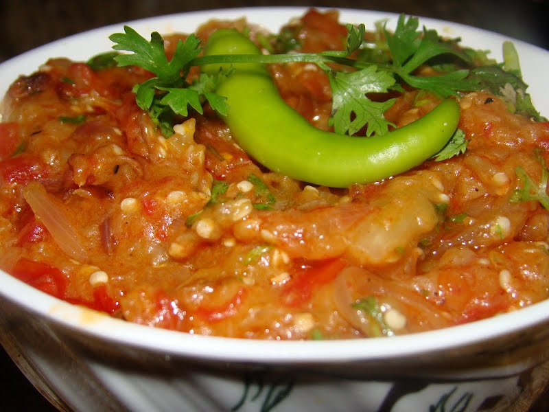 spicy and saucy tastes better with bread ? Photo by Mike130012, CC BY-SA 4.0, via Wikimedia Commons