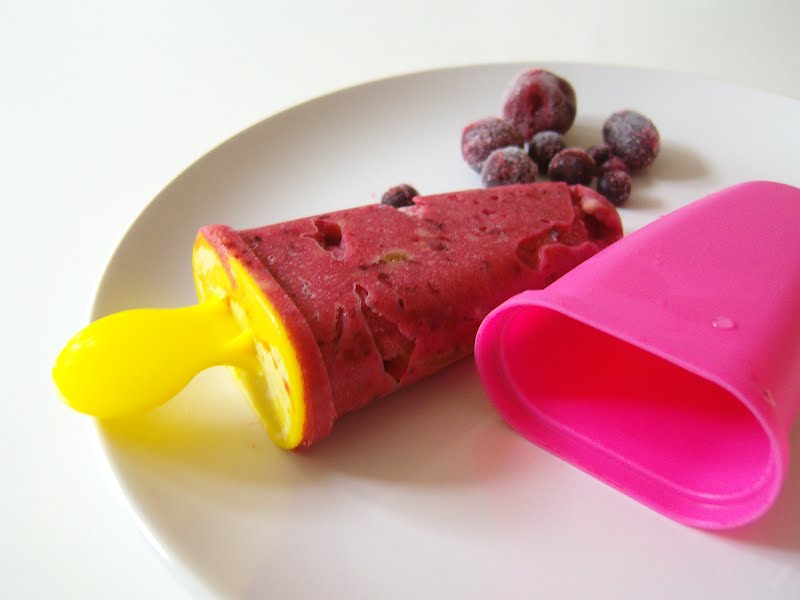 Fruit ice lollies ? Photo by Lablascovegmenu from London, CC BY 2.0, via Wikimedia Commons