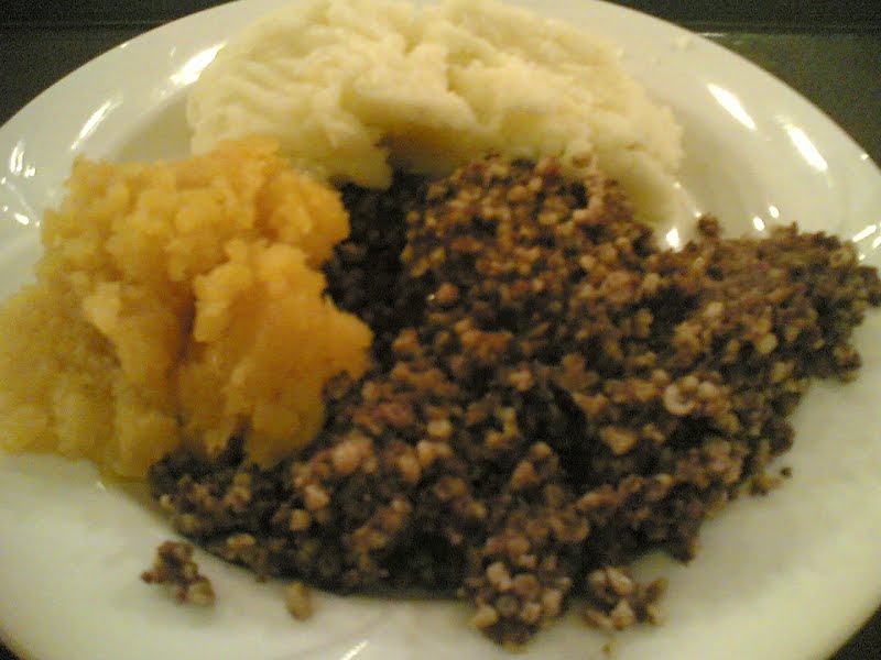 Haggis, neeps an tattiesHaggis, neeps an tatties ? Photo by Stuart Mudie, CC BY-SA 2.0, via Wikimedia Commons