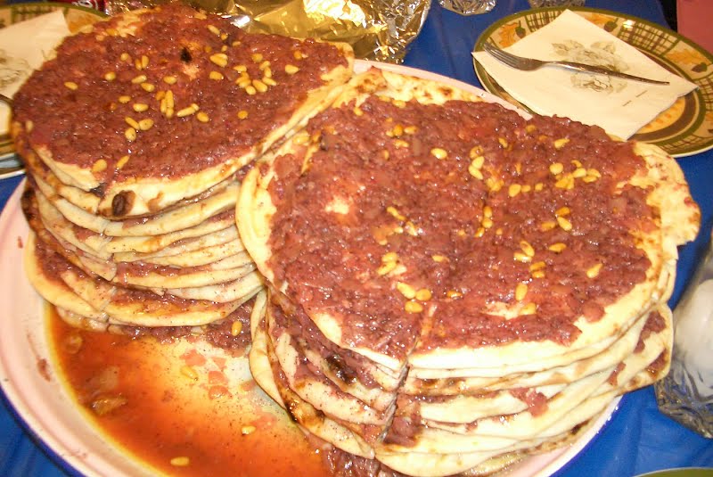 Musakhan ? Photo by Basel15 at English Wikipedia

(Original text: Bazel), Public domain, via Wikimedia Commons