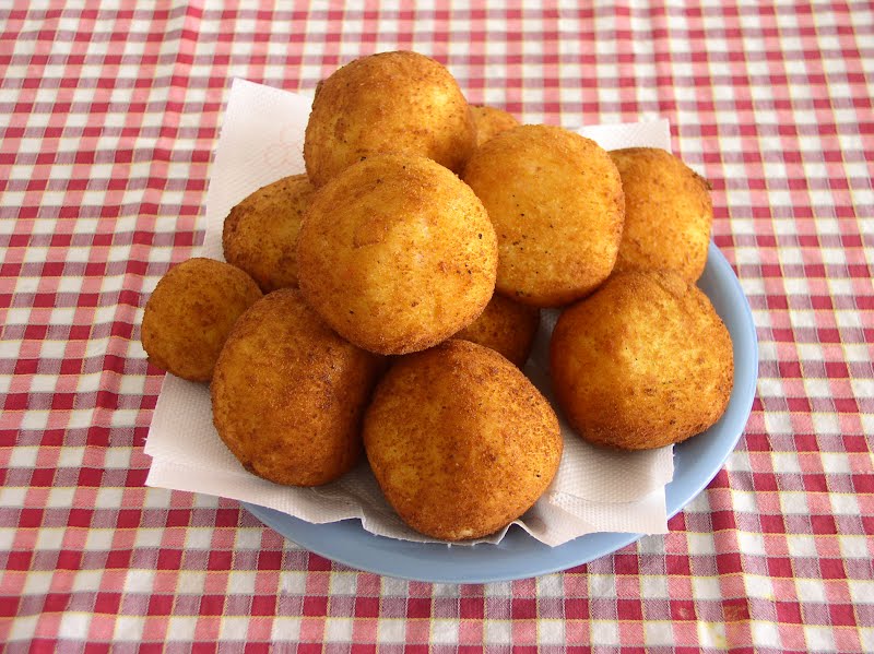 Arancini. Author: G. Melfi ? Photo by No machine-readable author provided. Gmelfi assumed (based on copyright claims)., Public domain, via Wikimedia Commons
