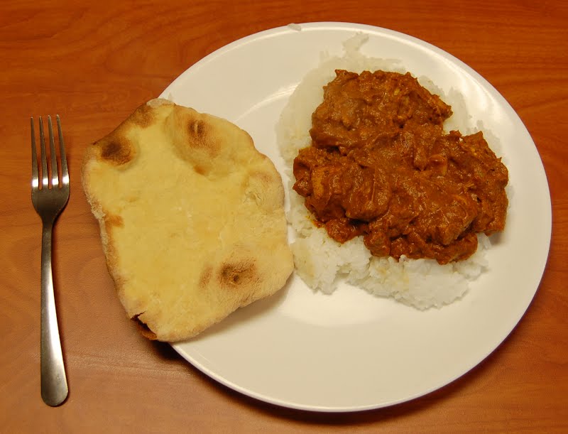 Butter Chicken with rice and Naan ? Photo by Hubie, CC BY-SA 3.0, via Wikimedia Commons