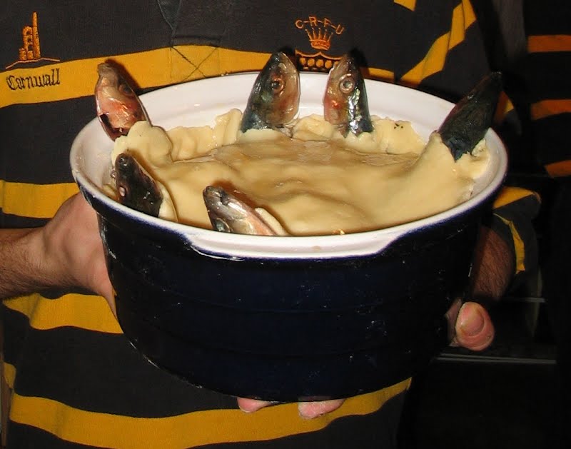 Stargazy pie, with sardines looking skywards before it is baked in the oven ? Photo by Zangar (talk) (Transfered by Zangar/Original uploaded by Zangar), CC BY-SA 3.0, via Wikimedia Commons