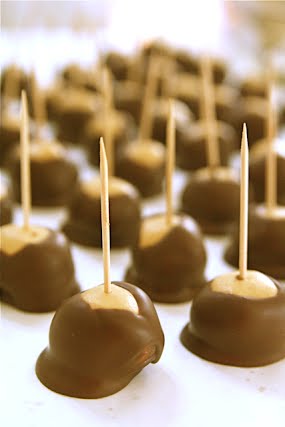 These are some peanut butter balls or buckeyes that Qiqi's aunt made ? Photo by Steven Depolo, CC BY 2.0, via Wikimedia Commons