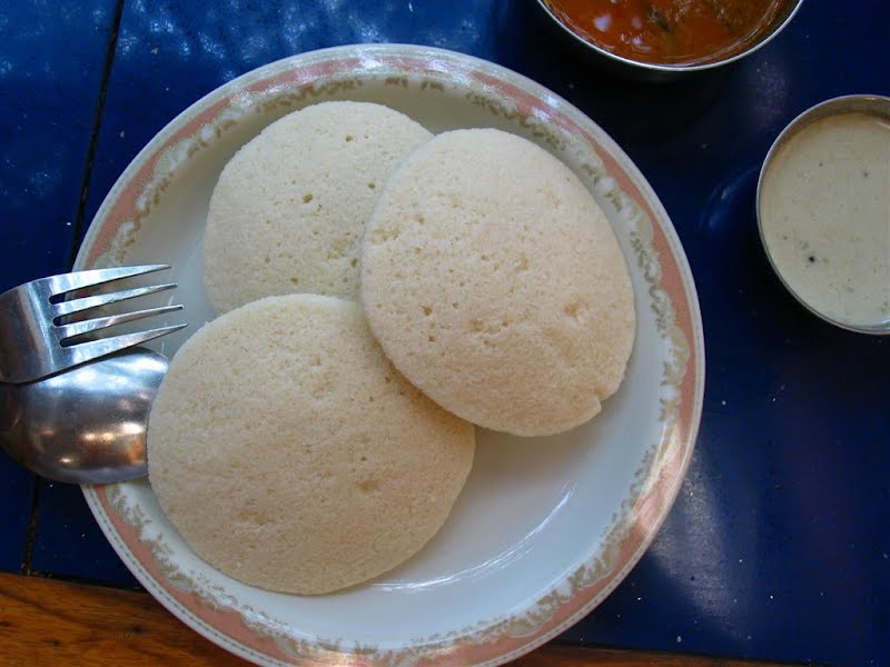 Idli, a traditional South Indian food ? Photo by Nick Gray, CC BY-SA 2.0, via Wikimedia Commons