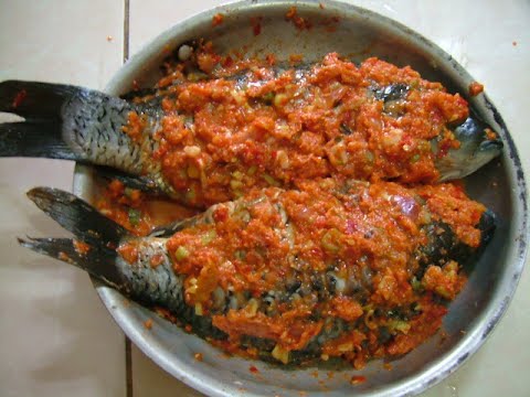 Ikan Pepes, Carp fish in spice paste ? Photo by Sakurai Midori, CC BY-SA 3.0, via Wikimedia Commons