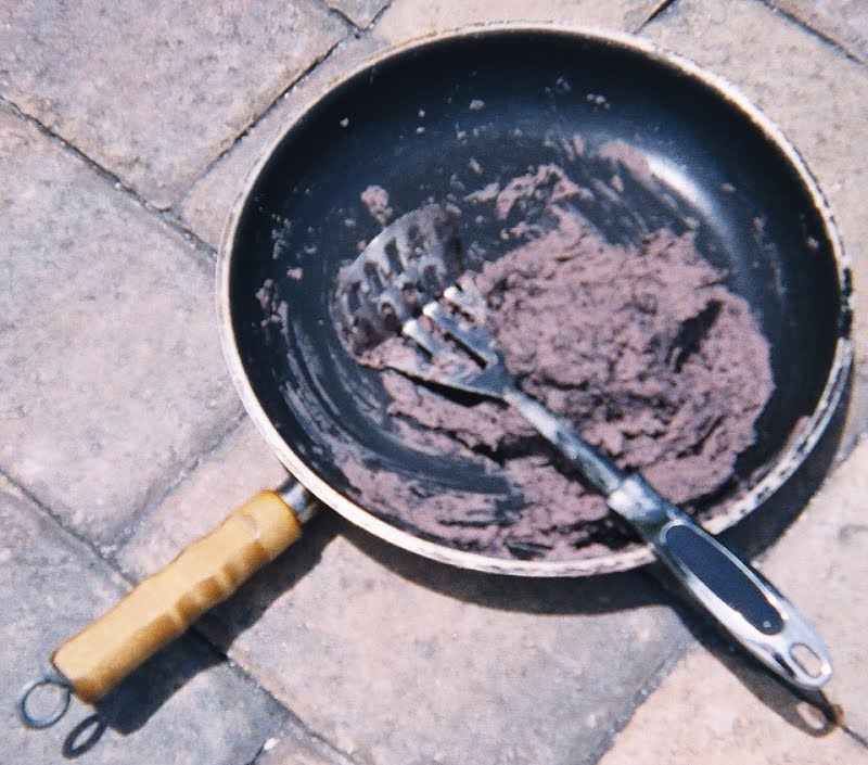 Refried beans (frijoles refritos). Recipe here: http://en.wikibooks.org/wiki/Cookbook:Refried_Beans ? Photo by No machine-readable author provided. AlbertCahalan~commonswiki assumed (based on copyright claims)., Public domain, via Wikimedia Commons