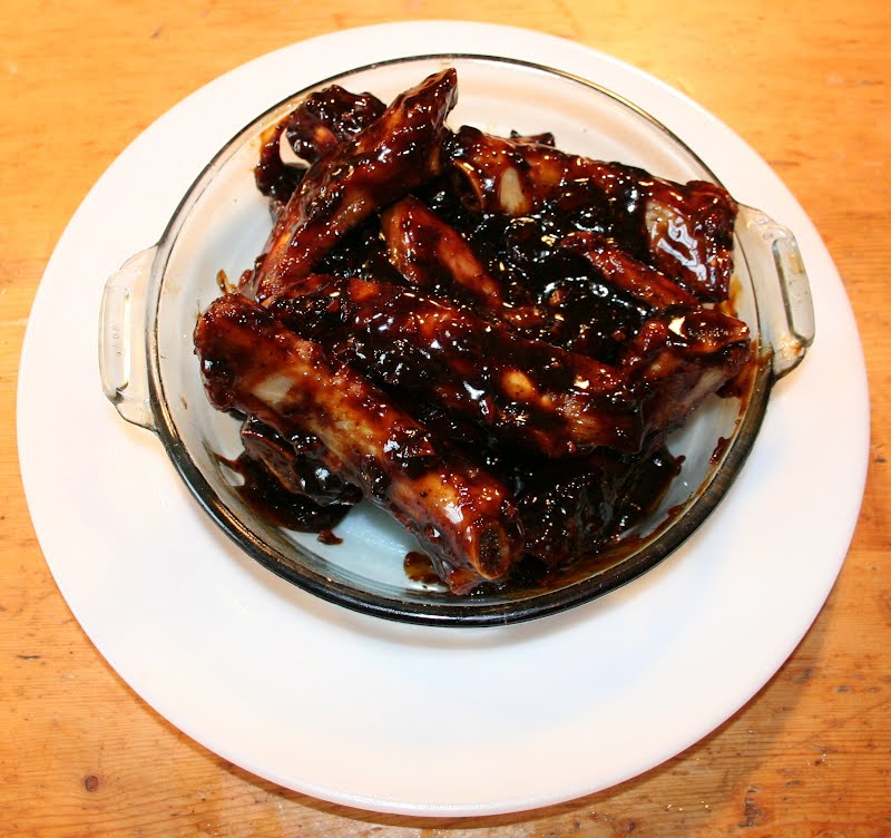 cropped ? Photo by Spare_ribs_with_Chinese_barbecue_sauce.jpg: SpaceMonkey
derivative work: Adrignola (talk), Public domain, via Wikimedia Commons