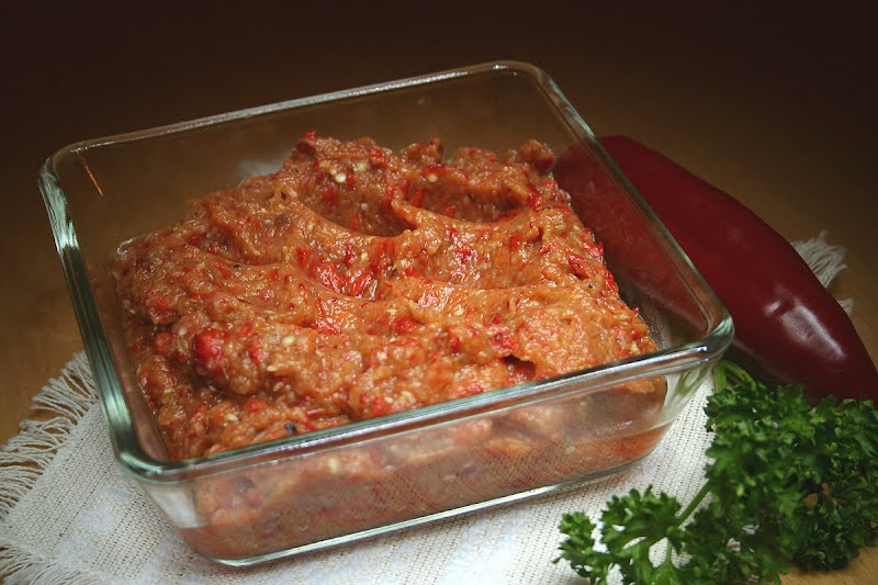 ???????? Kyopoolu - Balkan relish made from red bell peppers, eggplant and garlic in its Bulgarian version. ? Photo by Ikonact, CC BY-SA 3.0, via Wikimedia Commons