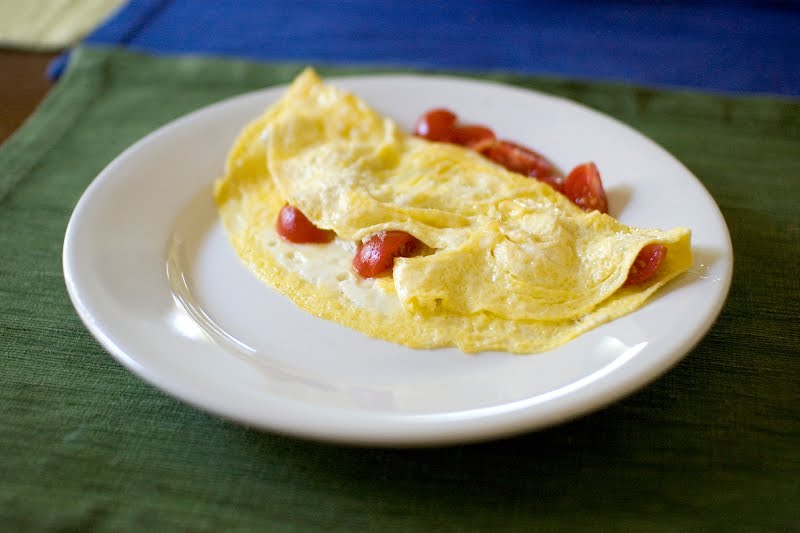An omelette with butter and tomatoes. ? Photo by Paul Goyette, CC BY-SA 2.0, via Wikimedia Commons