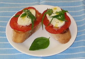 Fresh Mozzarella Bread ? Photo by B:User:Alcinoe, Public domain, via Wikimedia Commons
