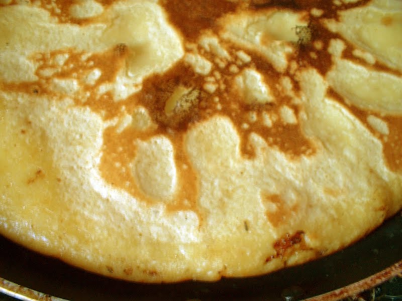 Socca cooking ? Photo by Marc Giacone, Public domain, via Wikimedia Commons