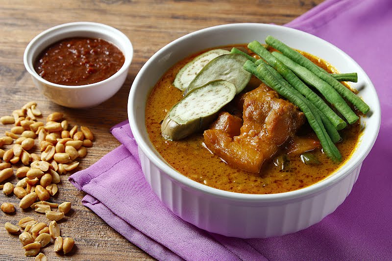 Kare Kare is a type of Filipino stew with a rich and thick peanut sauce. It is a popular dish in the Philippines served during special occasions. The traditional recipe is composed of ox tail. There are instances wherein both ox tripe and tail are used. The vegetable components of the dish are string beans, eggplant, bok choy, and banana blossoms. Lightly browned toasted ground rice is used to thicken the sauce. ? Photo by GwennVienn, CC BY-SA 4.0, via Wikimedia Commons