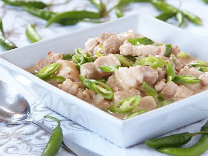 Bicol Express - Filipino pork and chillies cooked in coconut milk ? Photo by Raymund Macaalay, CC BY-SA 3.0, via Wikimedia Commons