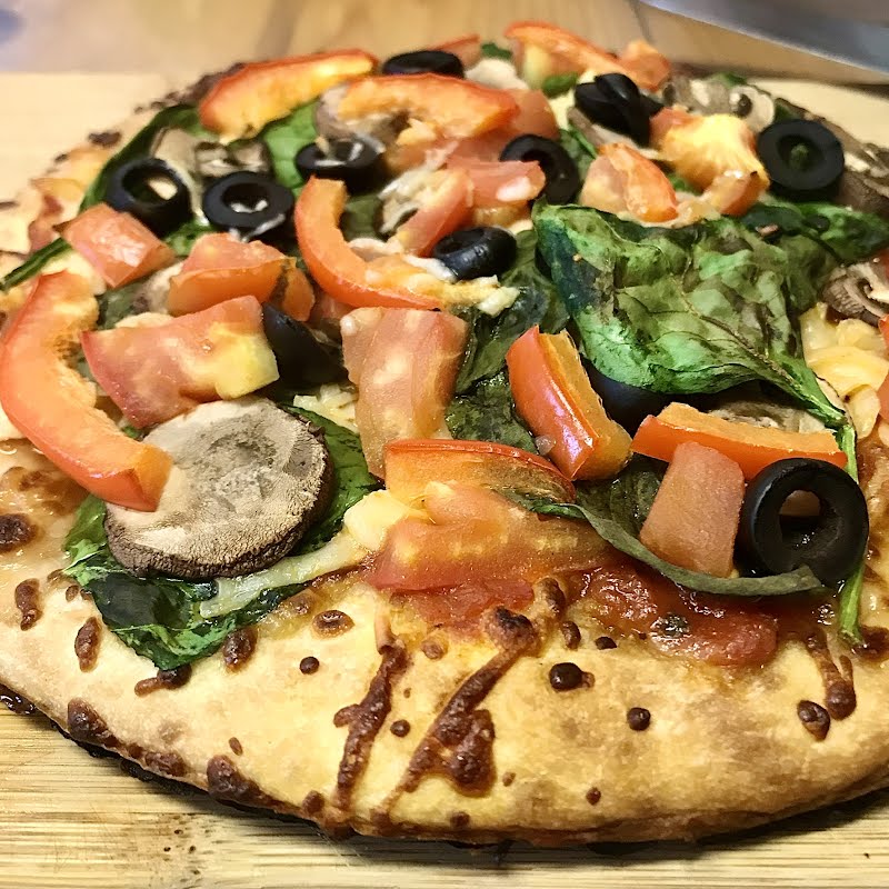 Veggie mini-pizza by Jarrod Baniqued ? Photo by Jarrod Baniqued, CC0, via Wikimedia Commons