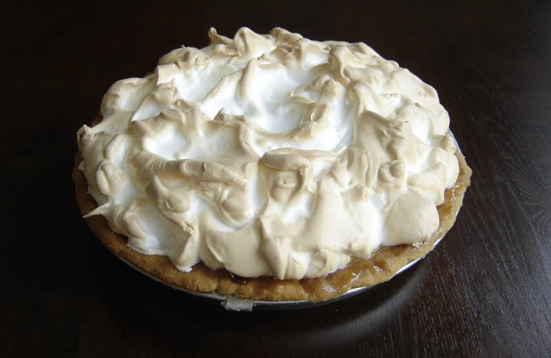 Foto van een Key lime pie, een taart van zandgebak met een vulling van room, limoen en eiwitschuim. ? Photo by Peter Veldhuizen, Public domain, via Wikimedia Commons