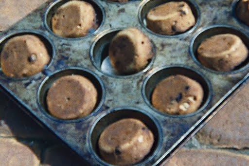 to match the wikibooks Cookbook:Raisin_Oatmeal_Muffins recipe http://en.wikibooks.org/wiki/Cookbook:Raisin_Oatmeal_Muffins ? Photo by No machine-readable author provided. AlbertCahalan~commonswiki assumed (based on copyright claims)., Public domain, via Wikimedia Commons