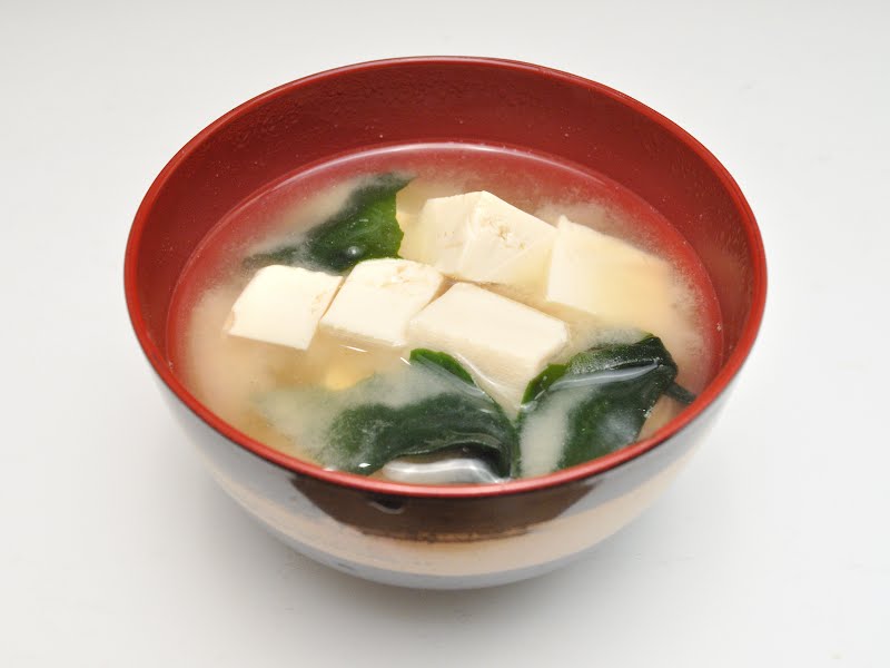 Example of typical Miso soup.?Tofu and seaweed? ? Photo by Ocdp, CC0, via Wikimedia Commons