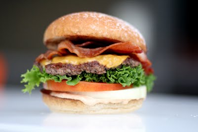Burger Lounge's signature burger "The Lounge Burger" with bacon, featuring grass-fed beef and organic cheese. ? Photo by Burgerlounge, CC BY-SA 4.0, via Wikimedia Commons